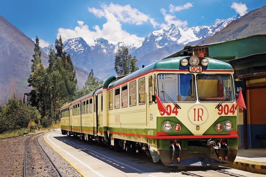 Machu Picchu: Private Full-Day Tour with Afternoon Entrance - The bus up to the citadel