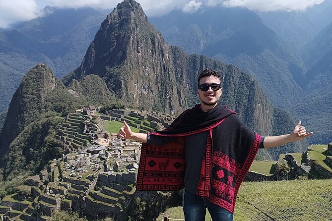 Machu Picchu & Sacred Valley: 2 Day Combo Tour - Day one: Pisac brings the Sacred Valley to life