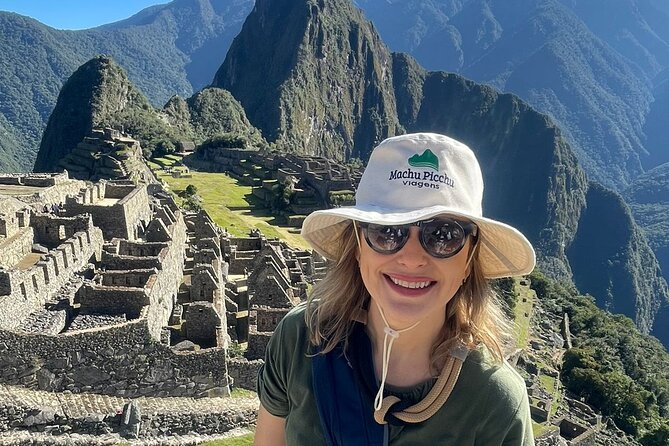 Machu Picchu & Sacred Valley 2-Day Tour - Awana Kancha offers a calm first stop