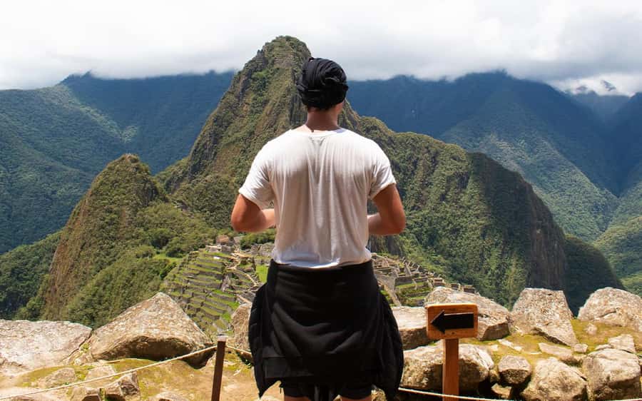 Machupicchu tour by tourist train in 2 days - The train to Aguas Calientes brings the first big views