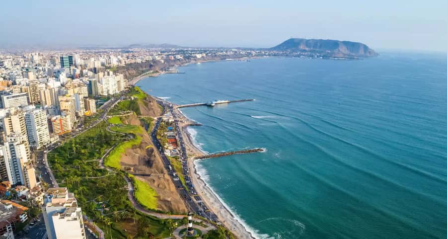 Miraflores: Local Walking Tour & Free eBook - A first taste at La Lucha Sangucheria Criolla