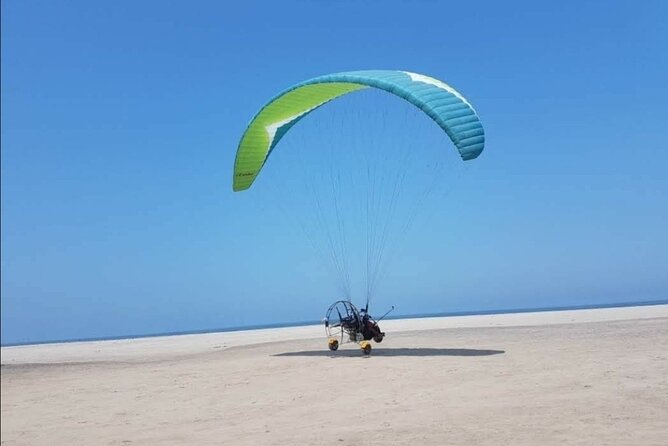 Motorized Paragliding flights on the Costa Verde - Lima - The launch and the first climb