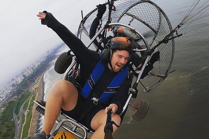 Motorized Paragliding flights on the Costa Verde - Lima - Costa Verde cliffs and Lima from above