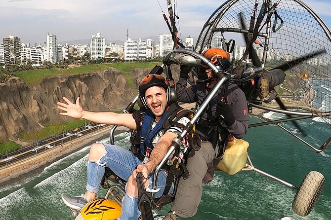 Motorized Paragliding flights on the Costa Verde - Lima - Who will enjoy this flight most?