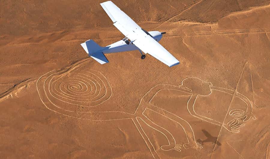 Nazca: Light aircraft flight over the Nazca Lines - Inside the six-passenger Cessna 207A