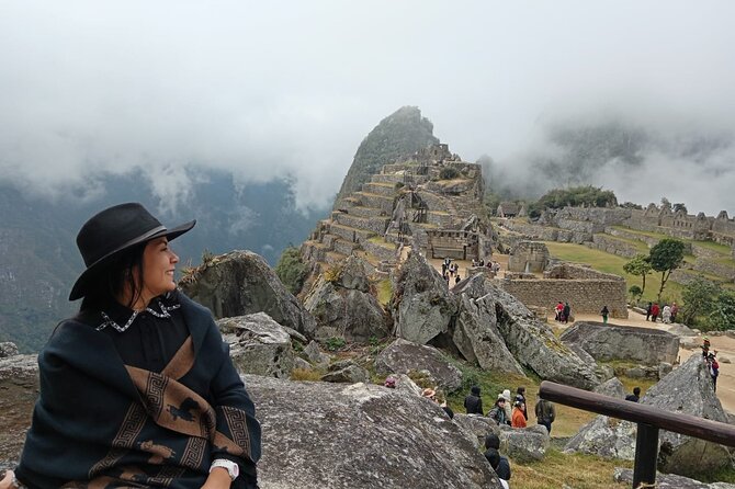 One-day visit to Machu Picchu by luxurious Vistadome train. - Ollantaytambo and the ride toward Aguas Calientes
