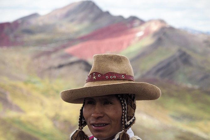 Palccoyo Rainbow Mountain tour in a group - Alpacas, llamas, and the human touch