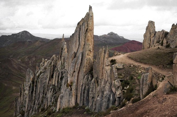 Palccoyo Rainbow Mountain tour in a group - Checacupe bridge and the return journey
