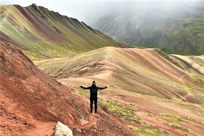 Palccoyo Rainbow Mountain tour in a group - The rough road to the mountain