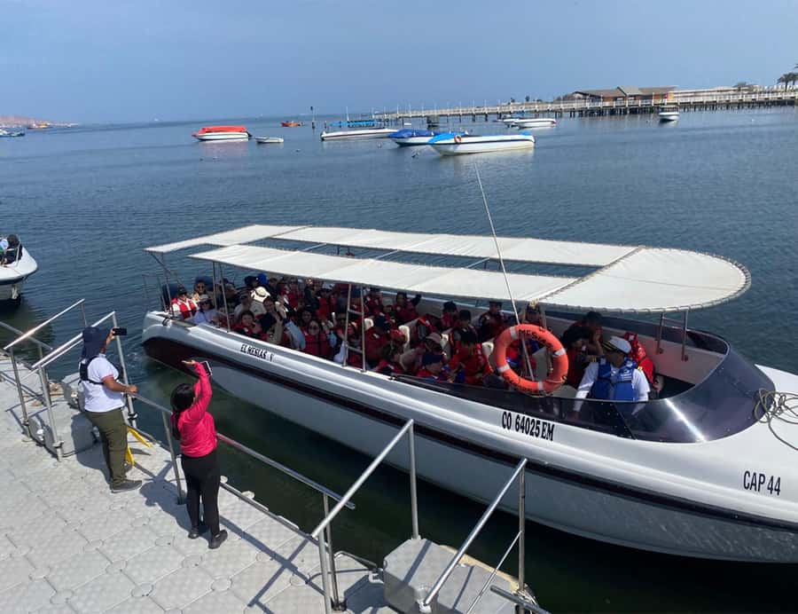 Paracas: Ballestas Islands Morning Boat Tour - Meeting the boat at Muelle El Chaco