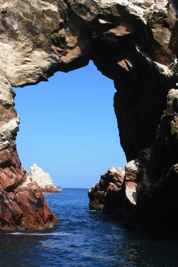 Paracas: speedboat BALLESTAS ISLANDS TOUR - Reaching the three Ballestas Islands