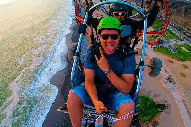 Paragliding in Lima - Costa Verde - A motor-assisted flight, not a wind-only gamble