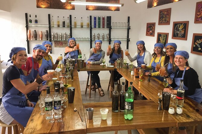 Pisco Bilingual Cocktail Class at Night - Who should book this evening activity?