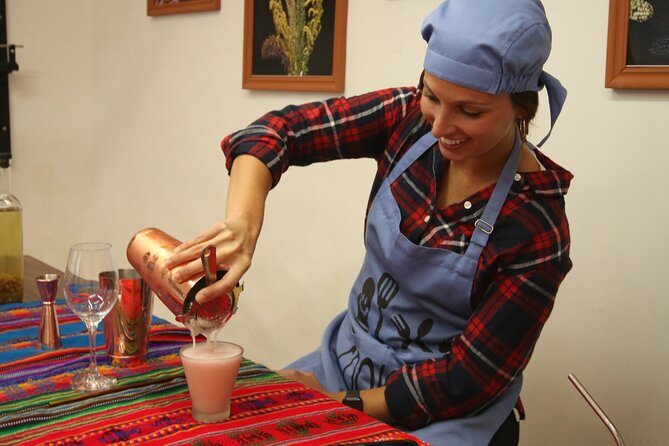 Pisco Bilingual Cocktail Class at Night - Learning what Pisco means in Peru