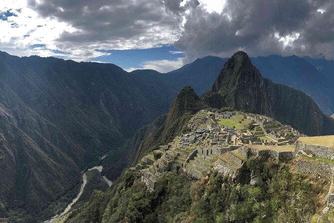 Private Full Day Tour to Machu Picchu - Entering Machu Picchu with a two-and-a-half-hour guided visit