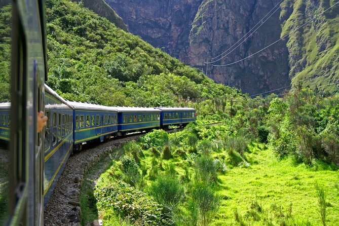 Private Luxury Machu Picchu Tour with Buffet Lunch - Aguas Calientes and the bus to the ruins