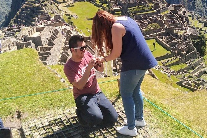Private Professional Guide in Machu Picchu from Aguas Calientes - Meeting in Aguas Calientes and catching the bus