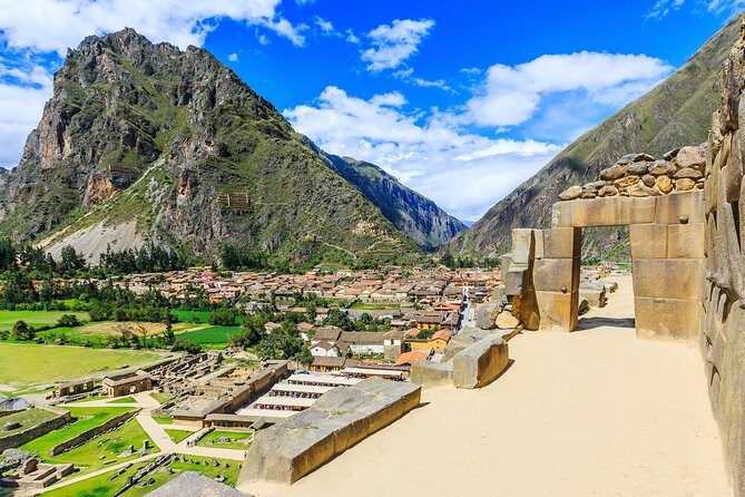 Private Tour 2 Days 1 Night Sacred Valley and Machupicchu by Train - The train to Aguas Calientes makes the first day memorable