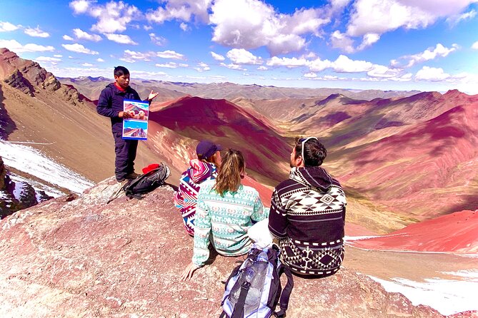Private Tour Rainbow Mountain + Red Valley + LUNCH - The descent to Phulllawasipata and lunch