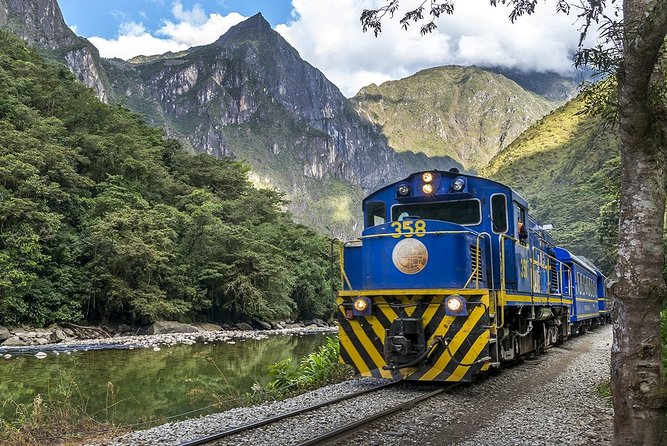 Private Tour to the Lost City: Machu Picchu in One Day - Reaching Machu Picchu by bus