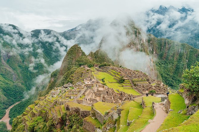 Private Tour to the Lost City: Machu Picchu in One Day - The return train and evening arrival in Cusco