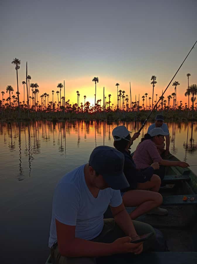 Puerto Maldonado: Lake Yacumama sunset and piranha fishing - Boarding the boat on Lake Yacumama