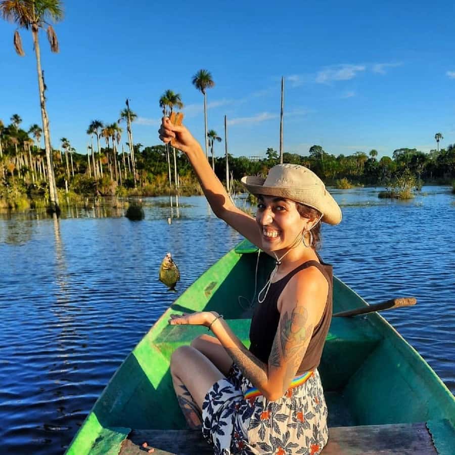 Puerto Maldonado: Lake Yacumama sunset and piranha fishing - Searching for caimans after dark approaches