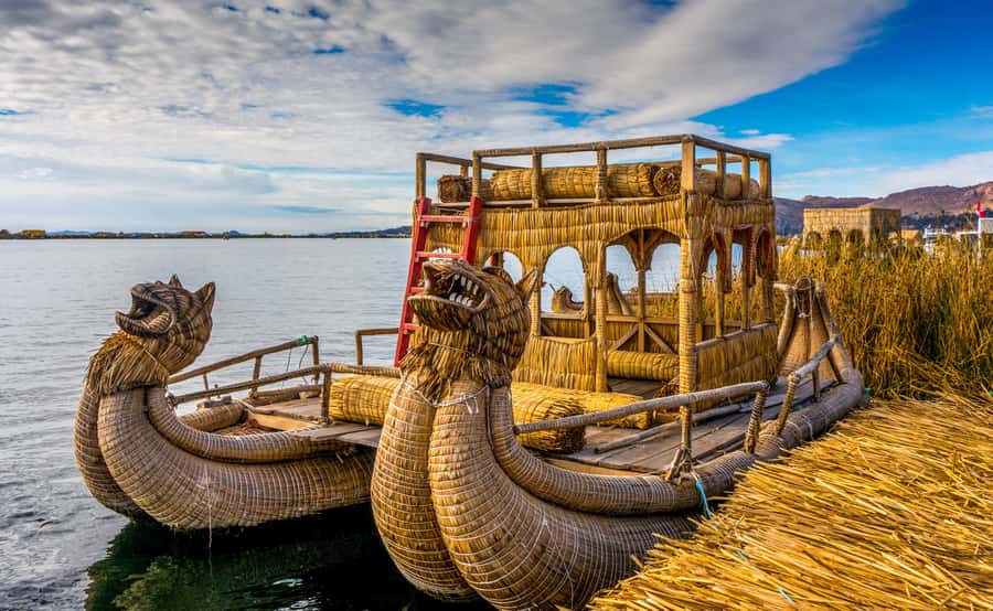 Puno: 2 Day Visit to Uros, Amantani and Taquile - Uros: remarkable reeds, commercial edges