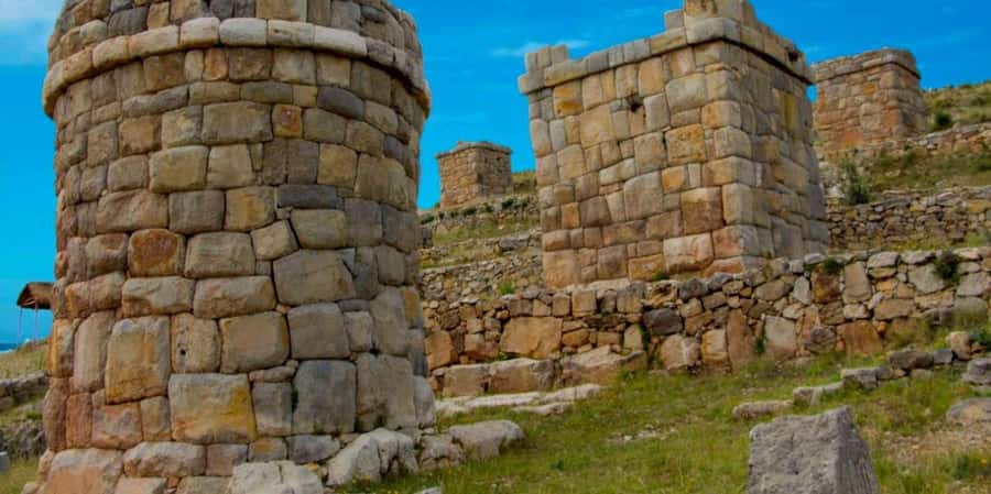 Puno: Chucuito, Aramu Muru, and Juli Day Trip - The Chullpas of Molloco and ancient farming fields