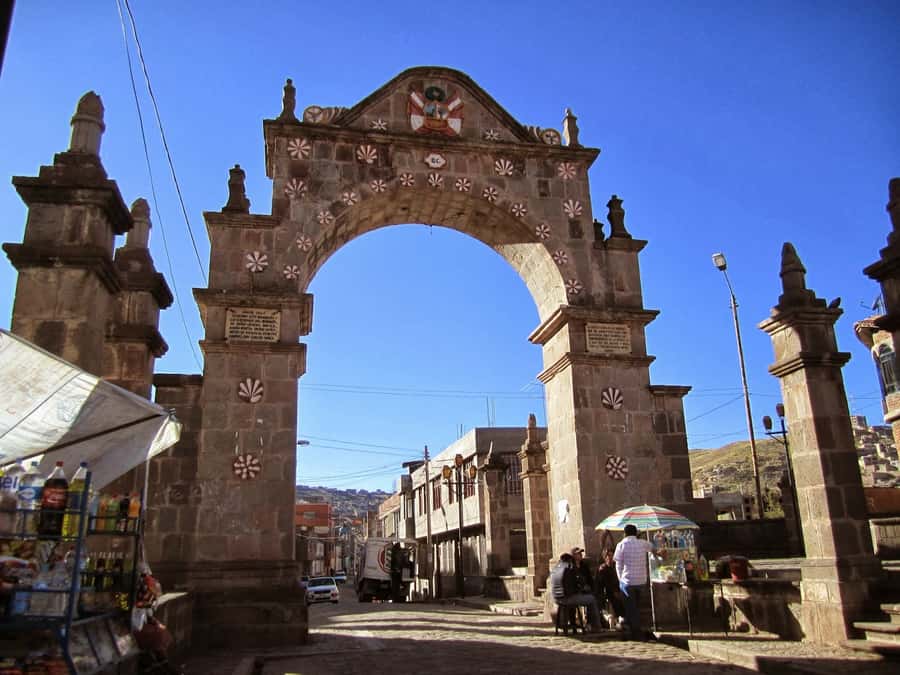 Puno: History and Culture Walking Tour - Starting at Plaza de Armas and climbing to Huajsapata Lookout