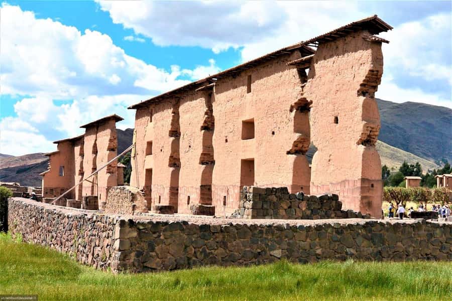Puno: Route Of The Sun to Cusco with Lunch and Ticket Option - The bus ride, guide, and eleven-hour schedule