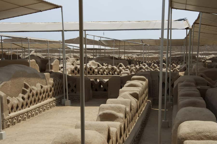 Pyramids of the Sun and the Moon, Huanchaco and Chan Chan - Reading the symbols at Huaca del Arco Iris