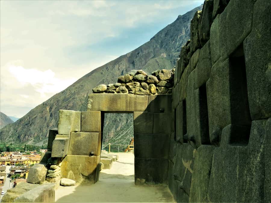 Sacred Valley & Machu Picchu by Train: 2-Day, 1-Night Tour - Taray viewpoint and the Sacred Valley below