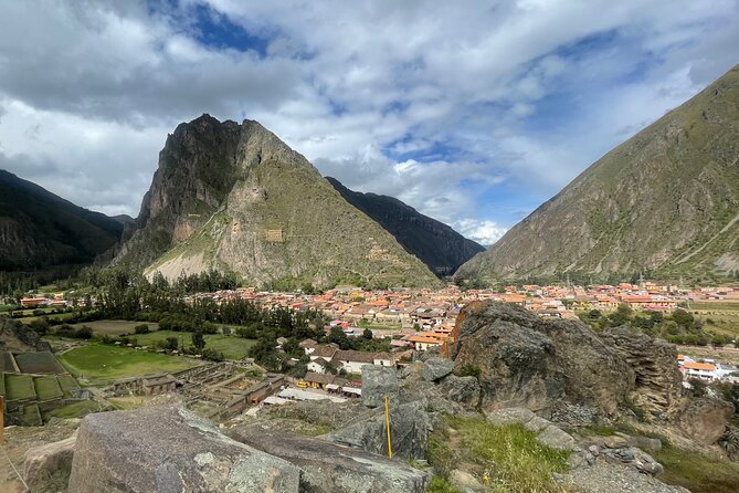 Sacred Valley of the Incas Tour - Maras salt ponds: a working tradition on the mountainside