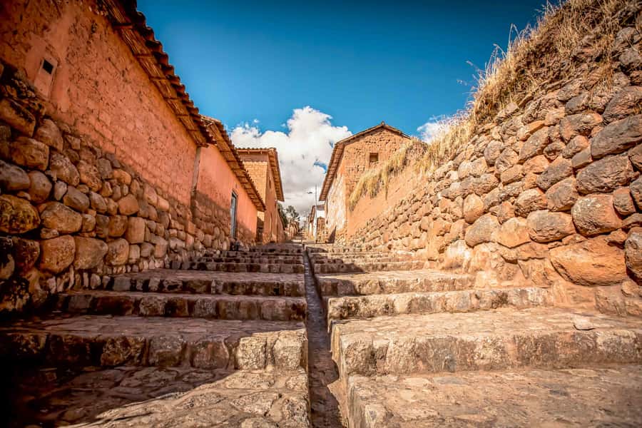 Sacred Valley: Ollantaytambo, Chinchero And Yucay With Lunch - Chinchero: weaving, views, and an early start
