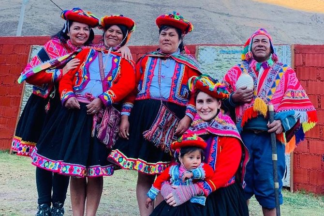 Sacred Valley Textile Workshop – Dyeing & Weaving in Cusco - Gathering Plants for Natural Dye