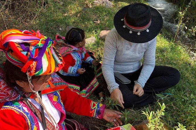 Sacred Valley Textile Workshop – Dyeing & Weaving in Cusco - The Backstrap Loom Is Harder Than It Looks