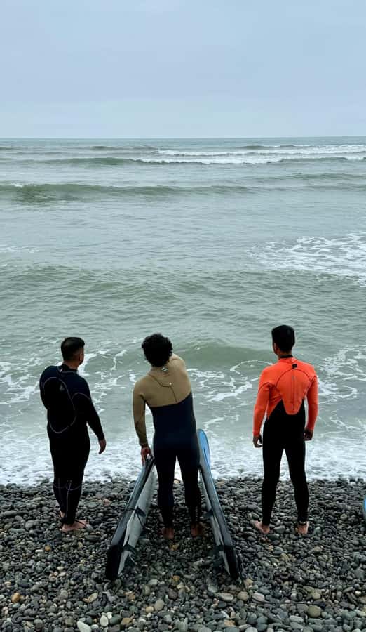 Surfing experience in Lima - Why the private-group format matters