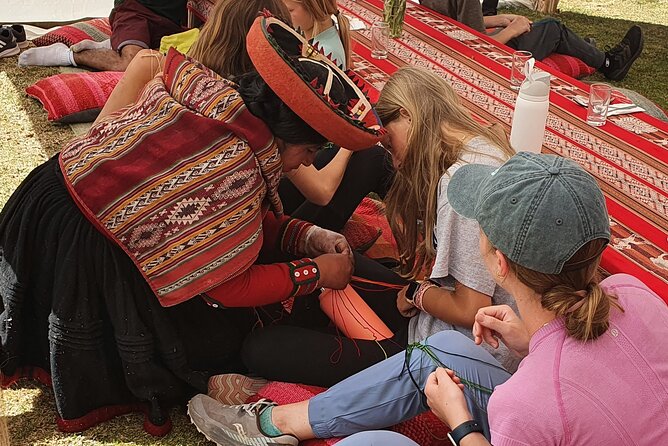 The Textile Workshop Experience in Cusco Region - Weaving your own bracelet or bookmark