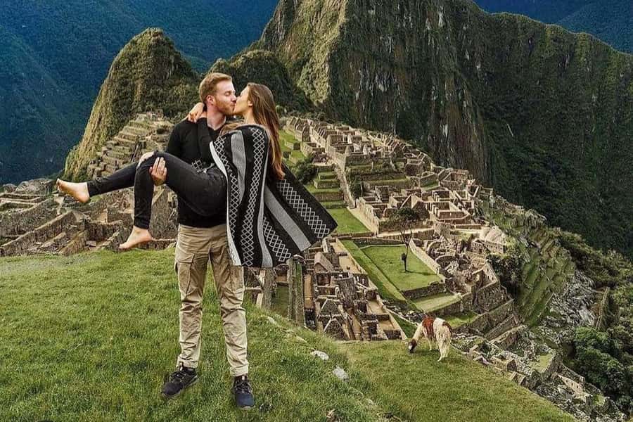 Tour guide in Machu Picchu on Route 2 - Key Points Before You Book