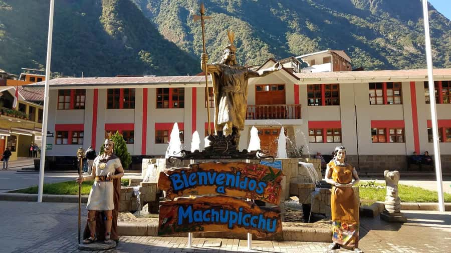 Tour guide in Machu Picchu on Route 2 - Photo Stops Without Losing the Visit