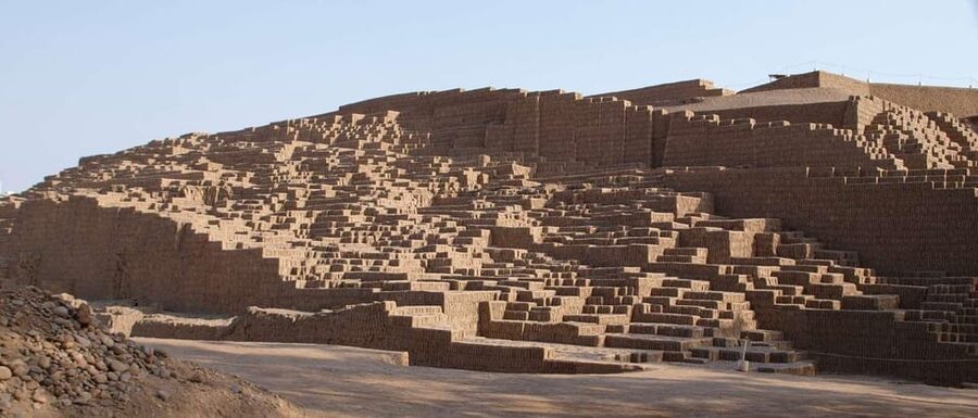 Tour Huaca Pucllana: Pyramids and Pre-Columbian Antiquity - Small groups, private guiding, and the central value question