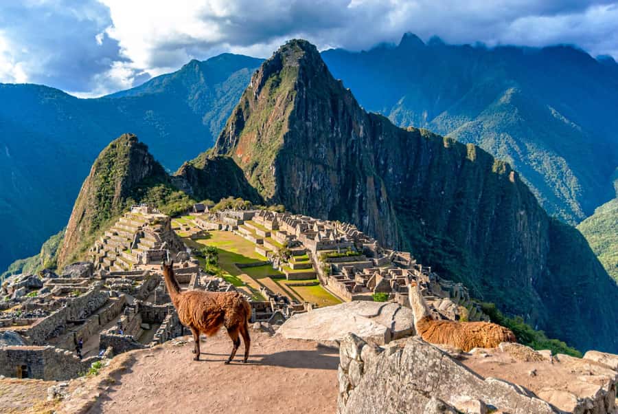 Tour Machu Picchu + Mountain of Huayna Picchu 2 days - Day one: Cusco to Ollantaytambo and Aguas Calientes