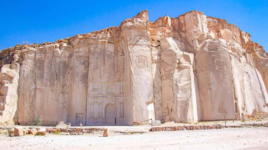 Tour to the Sillar Route from Arequipa | Half Day - The 8:50 a.m. pickup and first volcano viewpoint