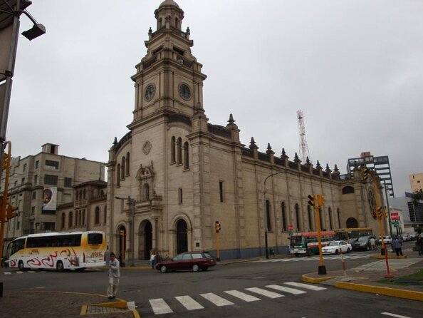 Transfer from the Airport to Hotel/Airbnb Miraflores/San Isidro/Barranco - Domestic arrivals use a different exit