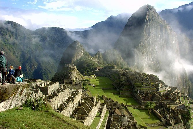 Unforgettable 1 Day Machu Picchu Tour by Vistadome Train - Free time and lunch in Aguas Calientes