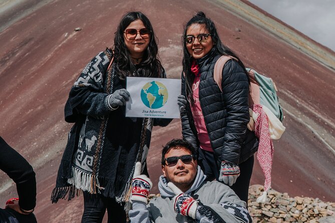 Vinicunca Mountain - Mountain 7 Colors Cusco - The walk toward Vinicunca
