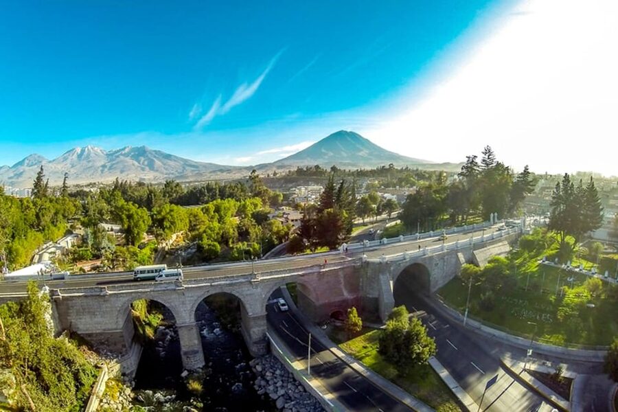 Walking tour in the Historic Center of Arequipa - San Lazaro, the first settlement of the White City