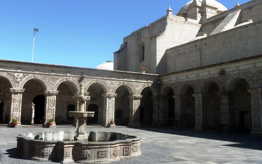 Walking tour in the Historic Center of Arequipa - Plaza de Armas and Arequipa’s white-stone center