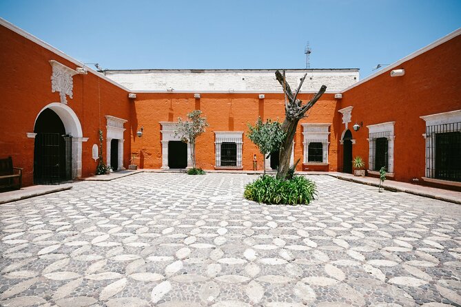 Walking Tour through the Historic Center of Arequipa - Mundo Alpaca and the old textile tradition